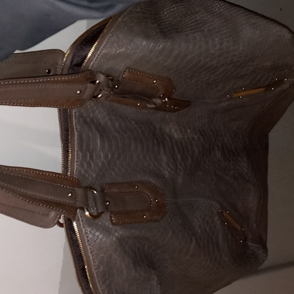 Green Vince Camuto leather purse